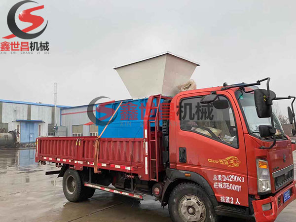 貴州單軸撕碎機(jī)裝車完畢，發(fā)貨